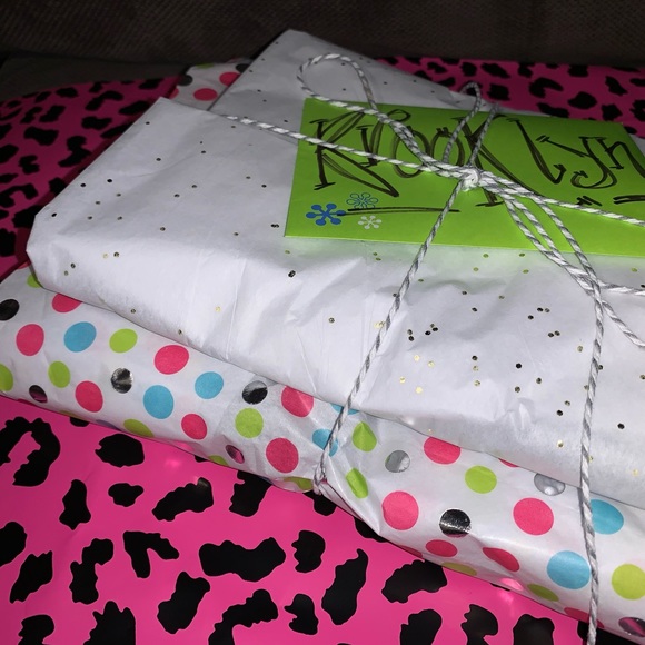 Meet your Poshmark Ambassador! - Picture 3 of 7